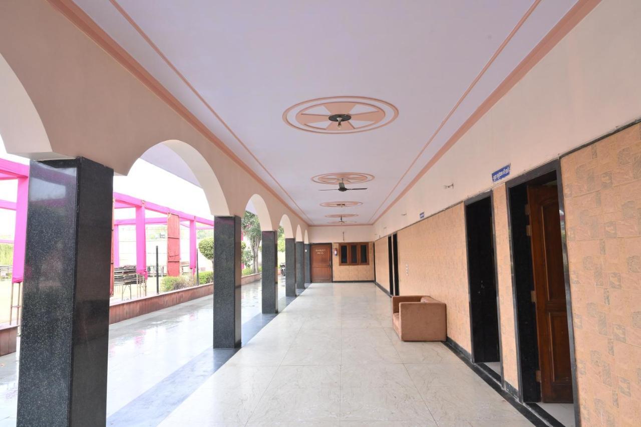 Hotel Mukund Dham-Near Mathura Railway Station Exteriér fotografie