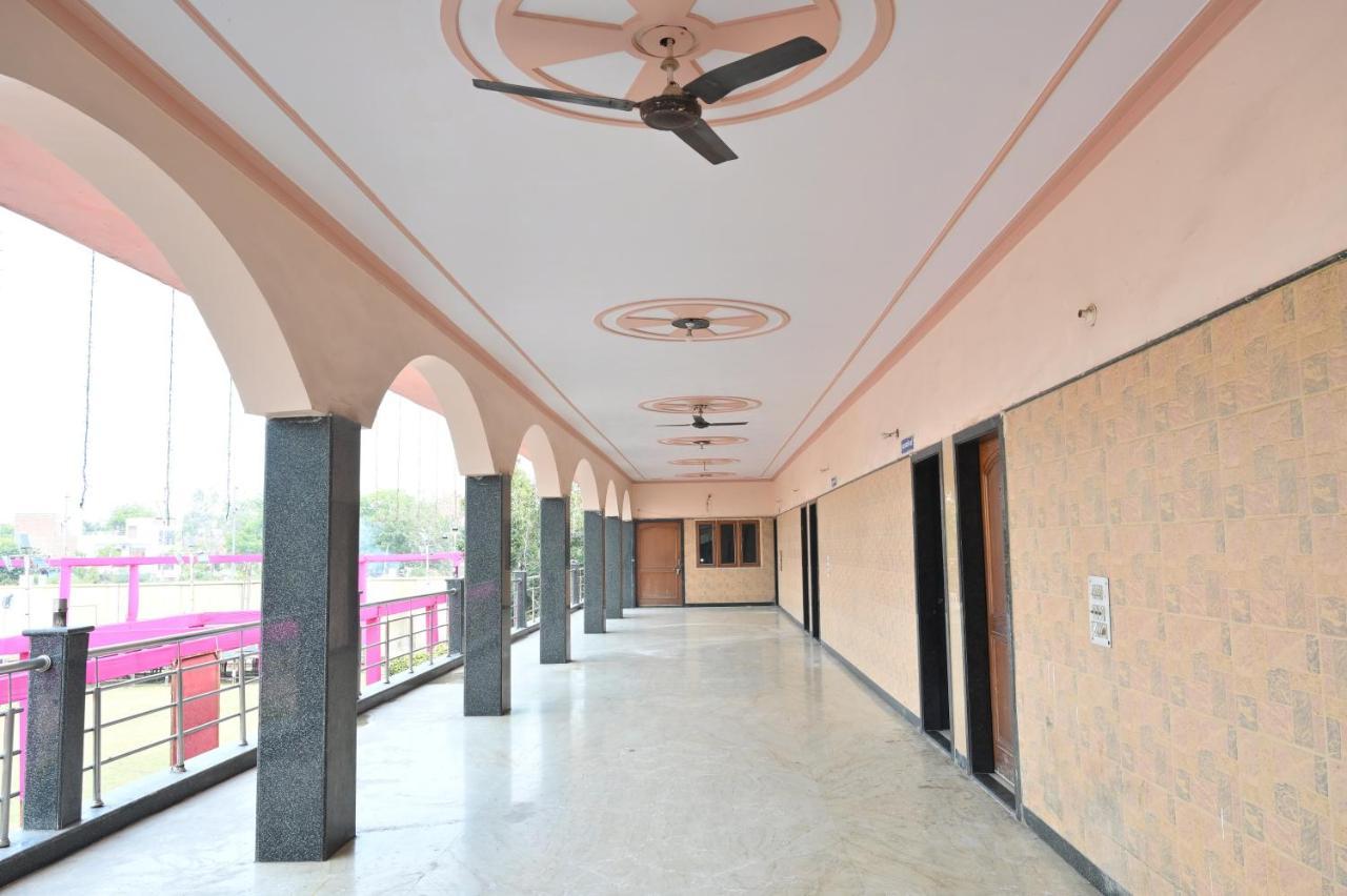 Hotel Mukund Dham-Near Mathura Railway Station Exteriér fotografie