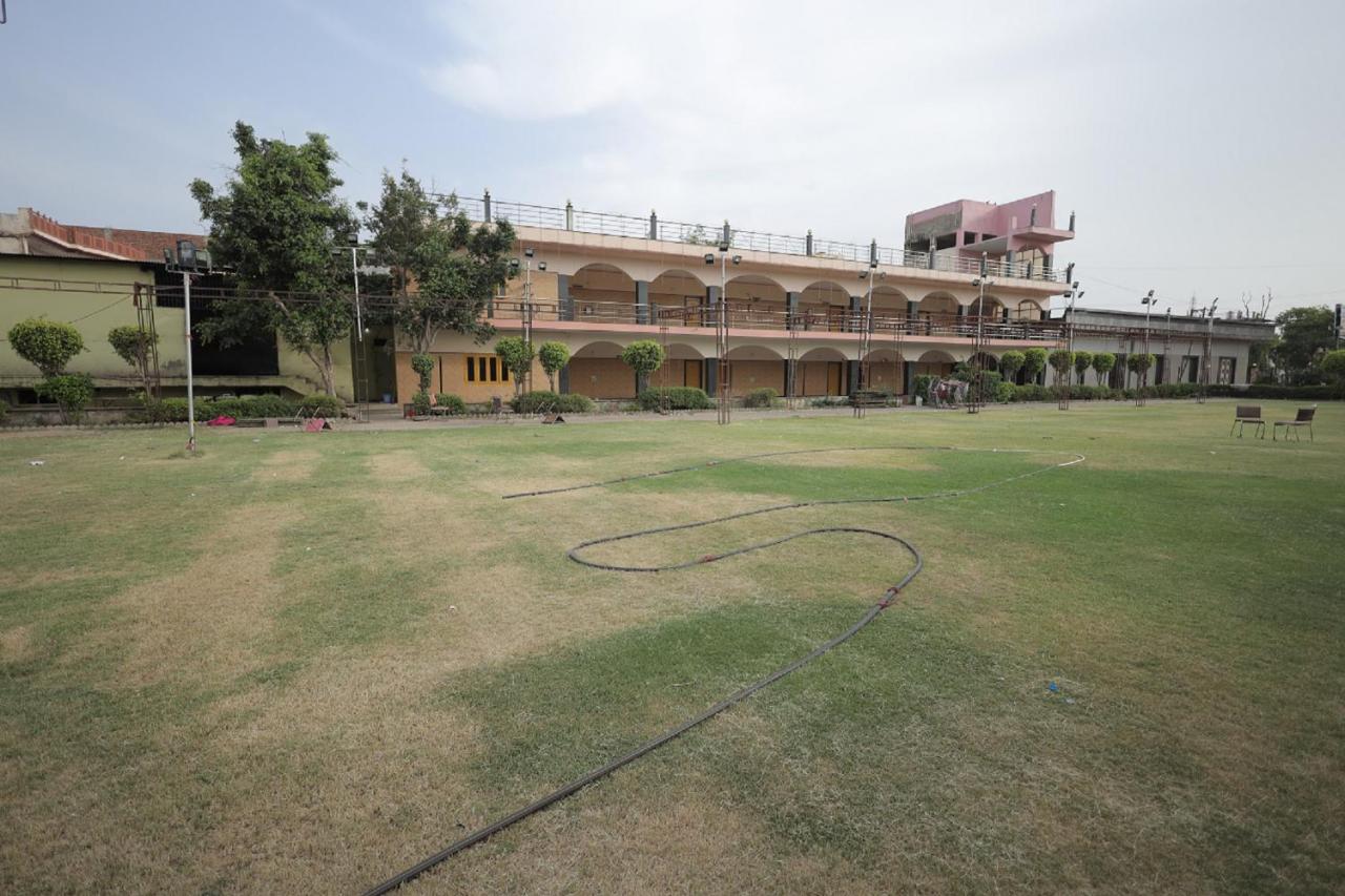 Hotel Mukund Dham-Near Mathura Railway Station Exteriér fotografie