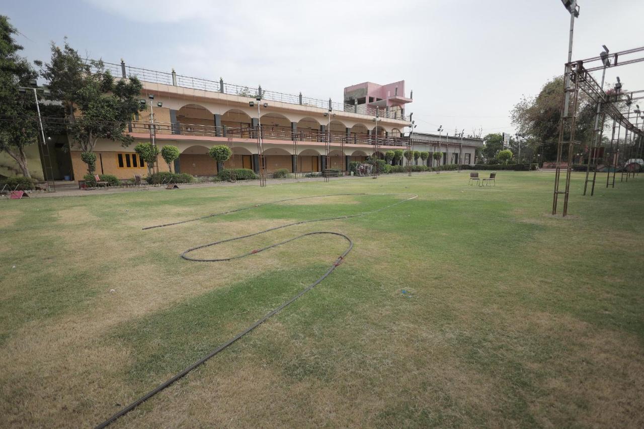 Hotel Mukund Dham-Near Mathura Railway Station Exteriér fotografie